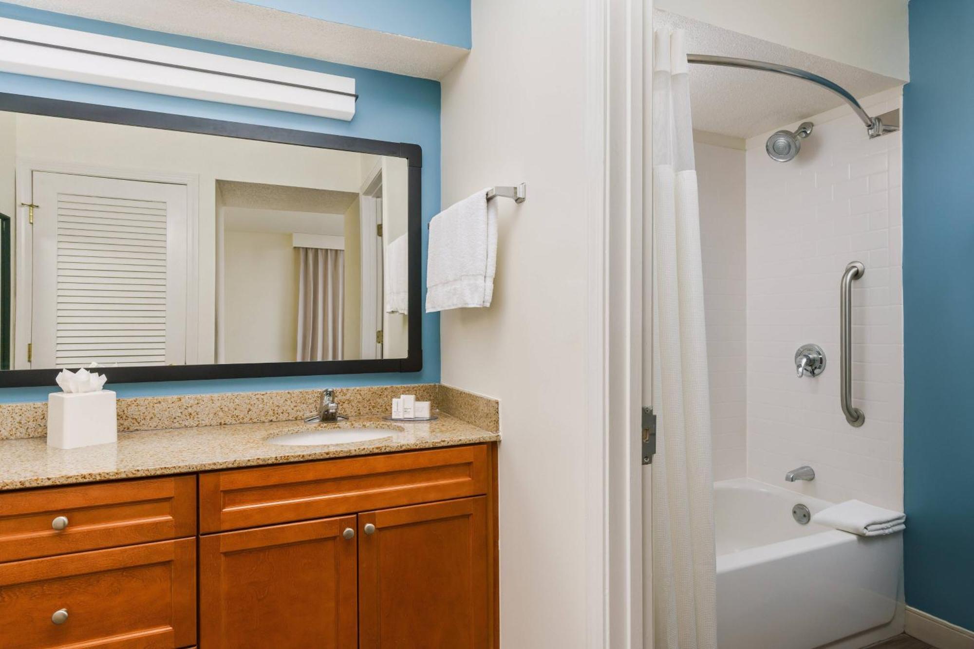 Residence Inn Hartford Уиндзър Екстериор снимка